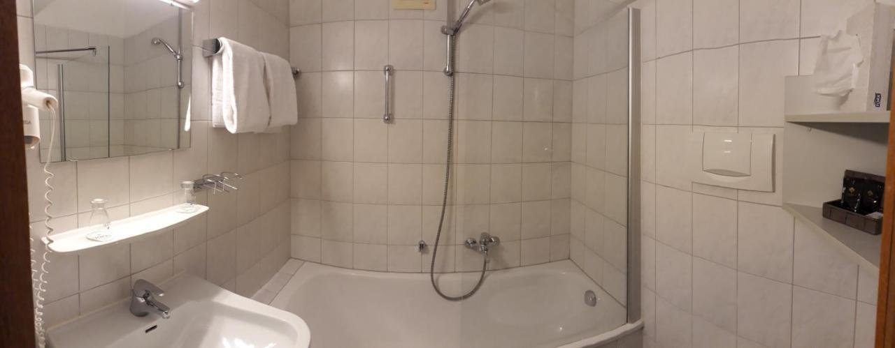 Braustueble Und Hotel Zur Post ويلر-سيمربيرغ المظهر الخارجي الصورة